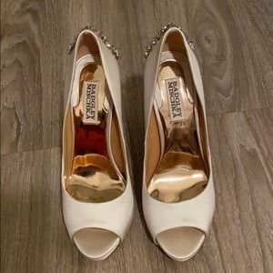 Badgley Mischka Kiara Ivory Satin Size 7